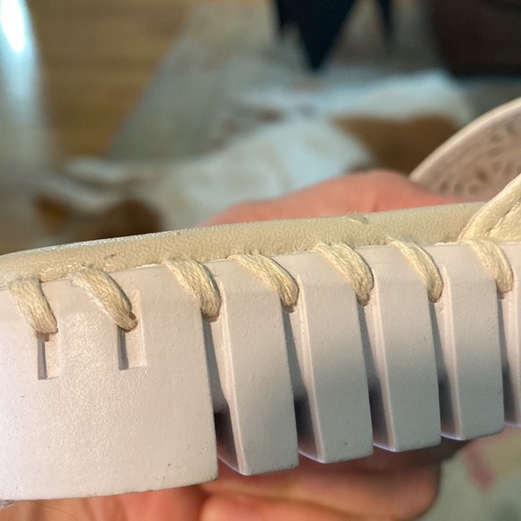 Isle Jacobsen Tulip Cross strap Platform Sandals - Picture 9 of 9